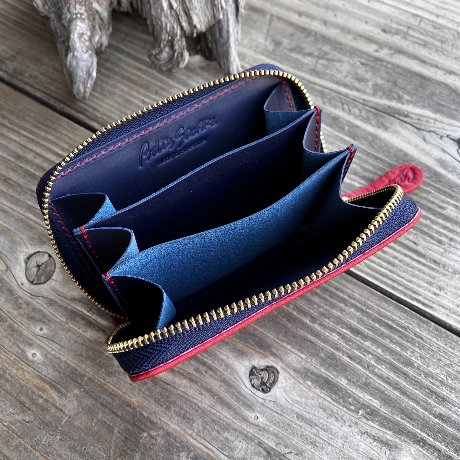 【広島ジビエレザー×カープ】コラボ　鹿革ラウンドファスナーミニウォレット