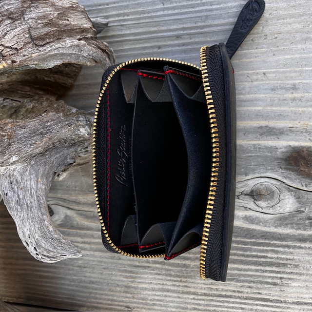 【広島ジビエレザー×カープ】コラボ 鹿革ラウンドファスナーミニウォレット ブラック