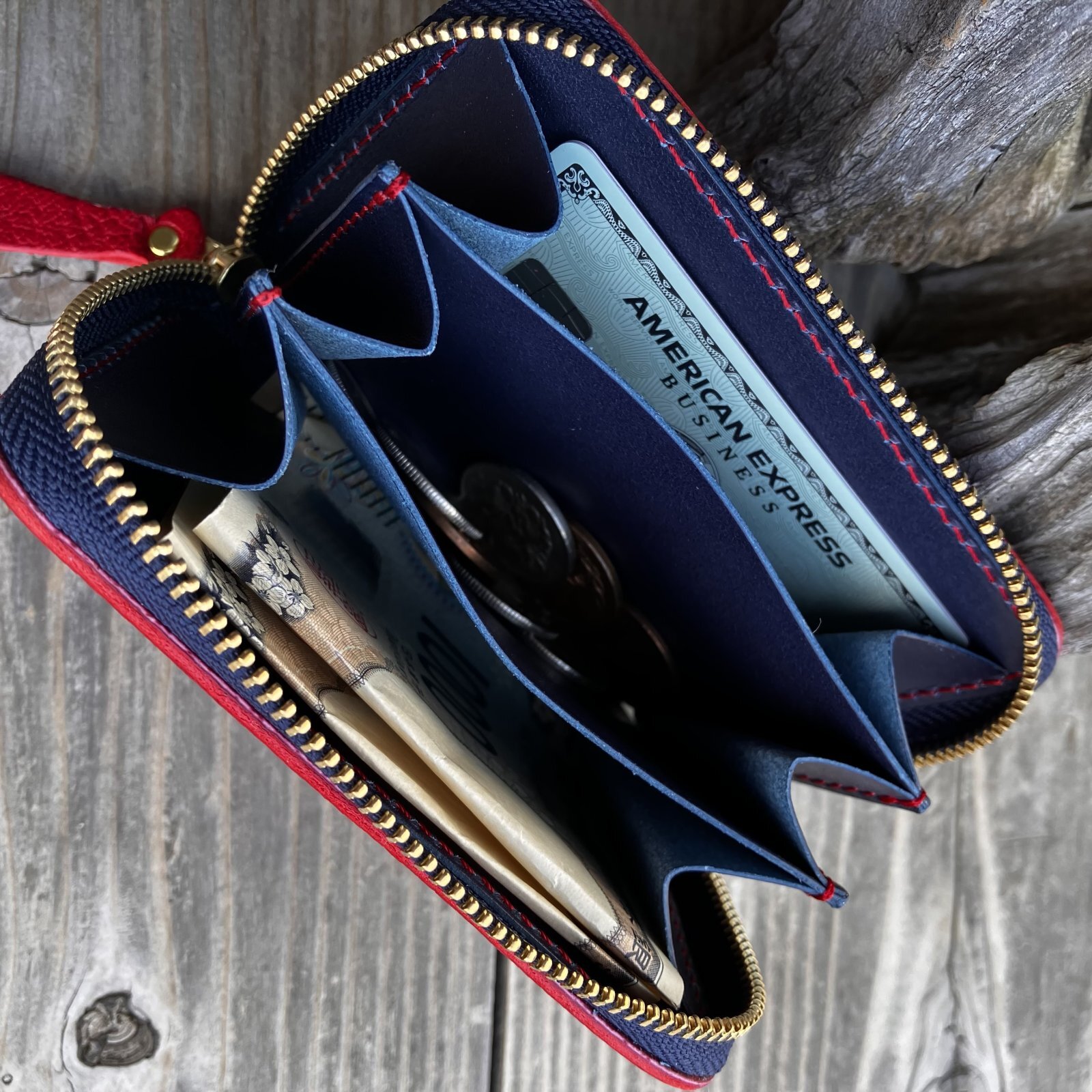 【広島ジビエレザー×カープ】コラボ　鹿革ラウンドファスナーミニウォレット